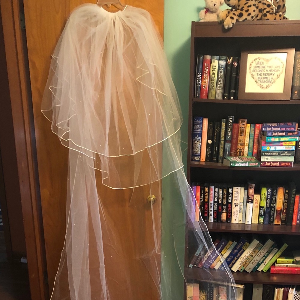 White bridal veil with blusher and pencil edge